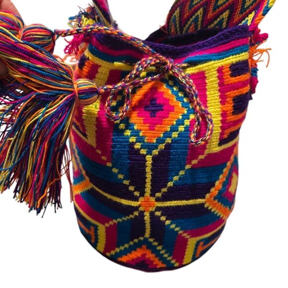 Wayuu Handmade Bucket Bag Vibrant Colors Drawstring - Picture 4 of 11